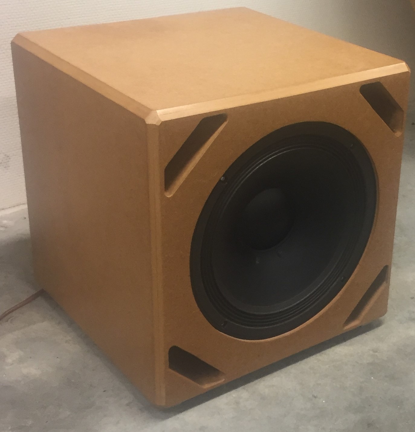 300 w subwoofer (2)